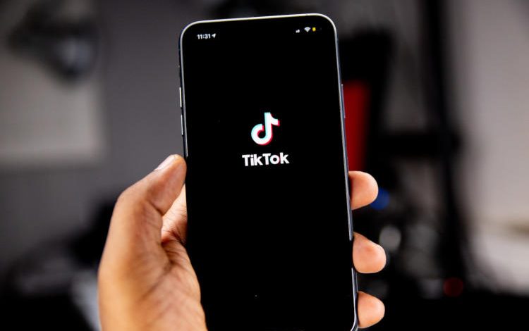 Фото - TikTok обвинили в попытках слежки за американскими гражданами — платформа всё отрицает